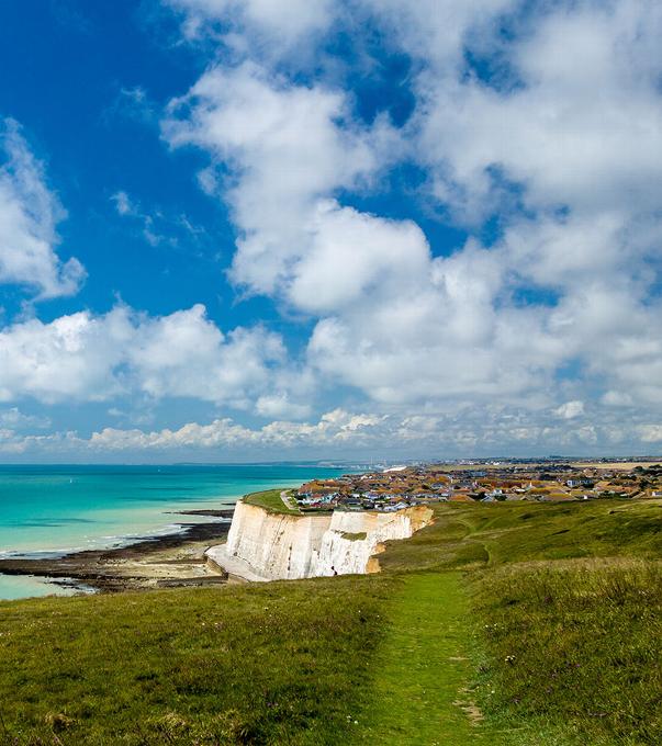 sunny day at the coast in peacehaven 